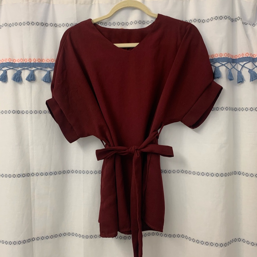 V-NECK BLOUSE WITH TIED WAIST